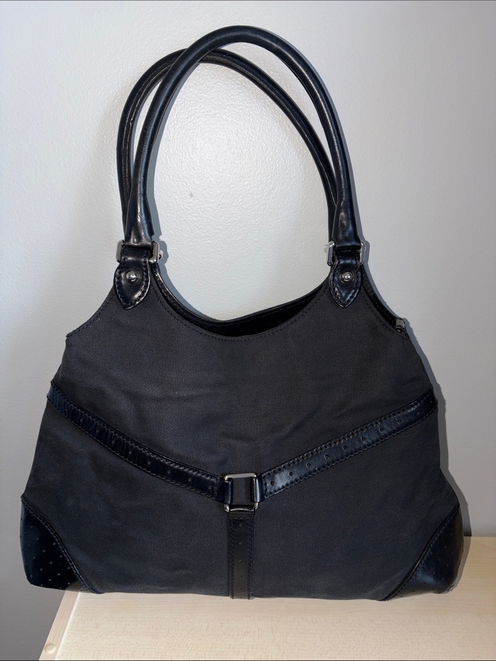 Classic Black Women’s Shoulder Bag - Sleek Everyday Tote